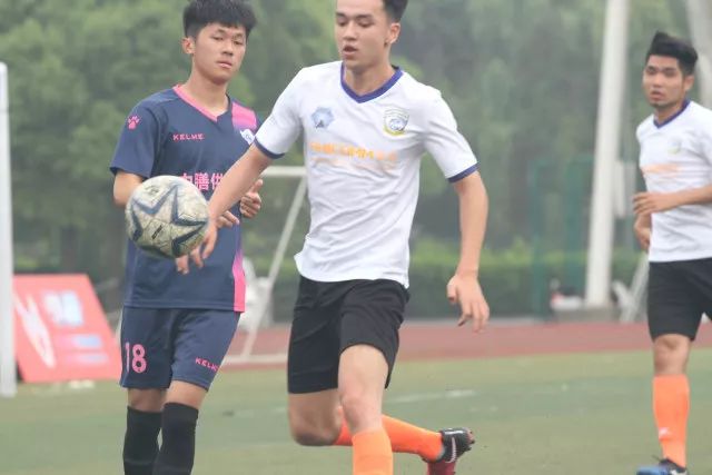 劳森15+12齐麟15分新疆力克首钢 张才仁24分